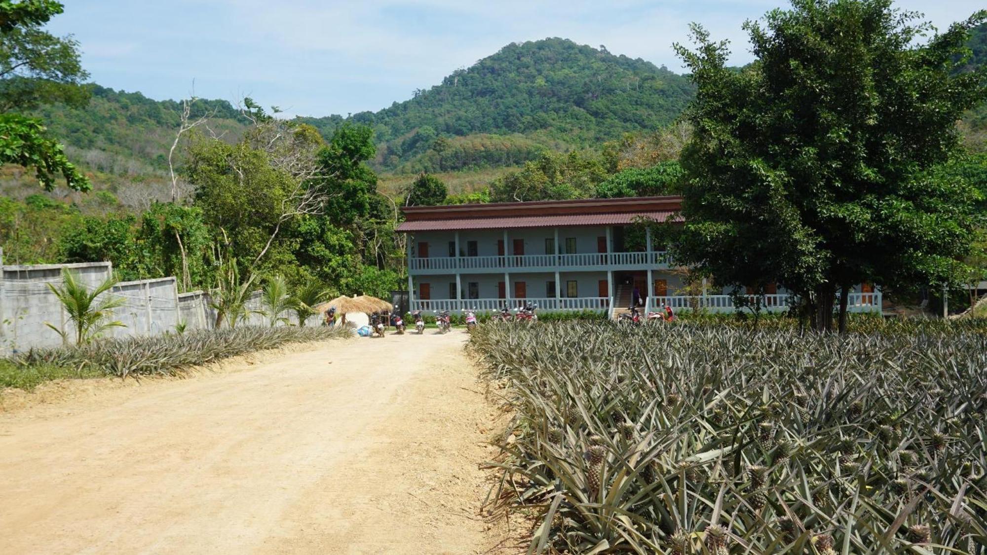 Lanta Miami Resort - Sha Extra Plus Koh Lanta Exterior photo